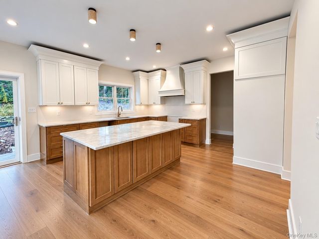 18 Overton Pass, Saint James, NY 11780