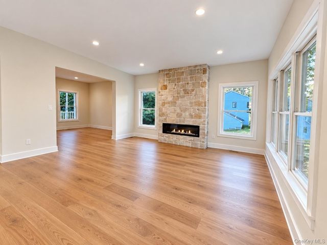18 Overton Pass, Saint James, NY 11780