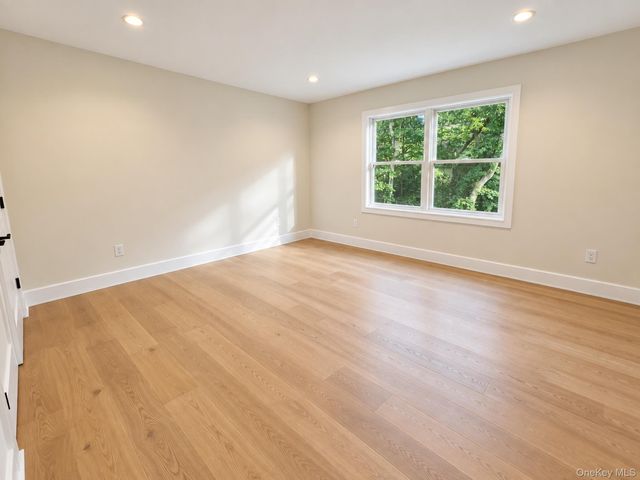 18 Overton Pass, Saint James, NY 11780