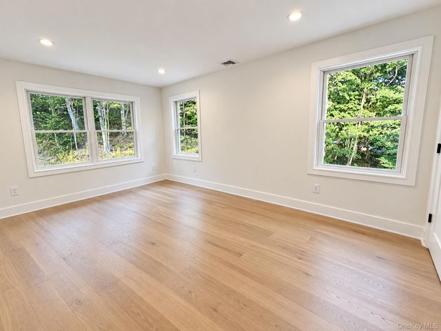 18 Overton Pass, Saint James, NY 11780