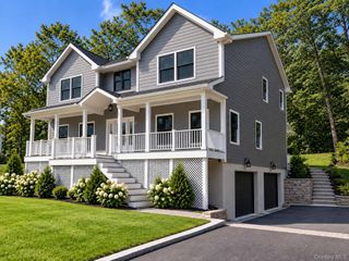 18 Overton Pass, Saint James, NY 11780