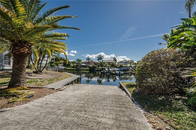 5807 CAY COVE COURT, Tampa, FL 33615