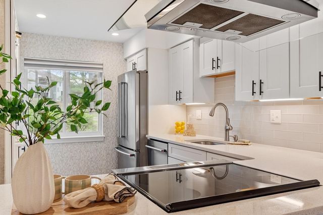2 Beal's Cove Road F, Hingham, MA 02043
