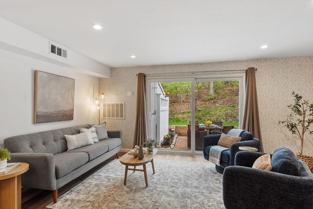 2 Beal's Cove Road F, Hingham, MA 02043