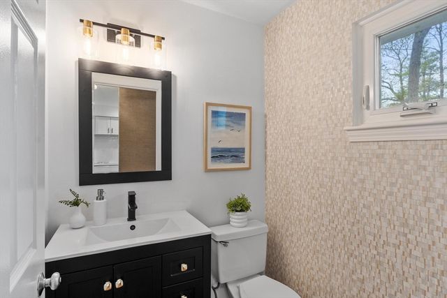 2 Beal's Cove Road F, Hingham, MA 02043