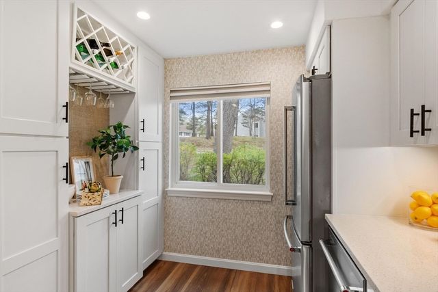 2 Beal's Cove Road F, Hingham, MA 02043