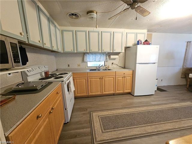 3834 Unique CIR, Fort Myers, FL 33908