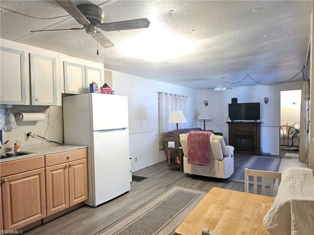 3834 Unique CIR, Fort Myers, FL 33908