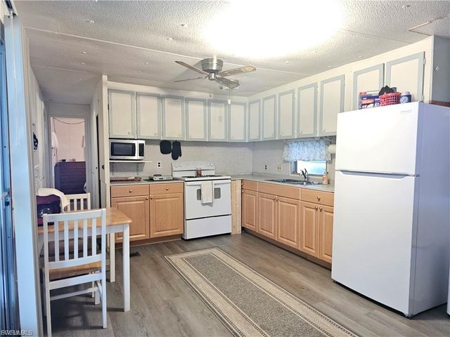 3834 Unique CIR, Fort Myers, FL 33908