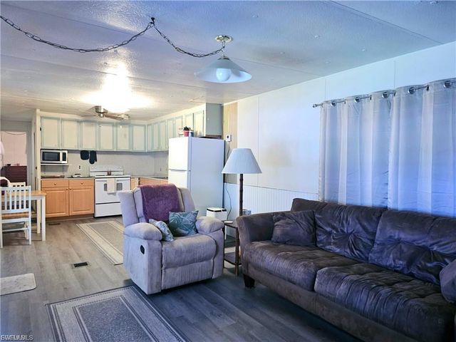 3834 Unique CIR, Fort Myers, FL 33908