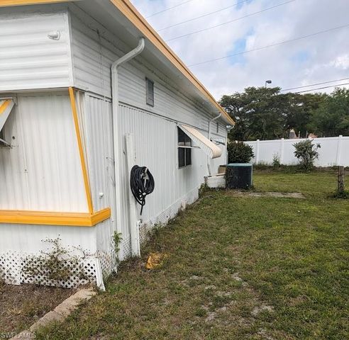 3834 Unique CIR, Fort Myers, FL 33908