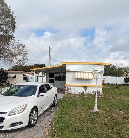 3834 Unique CIR, Fort Myers, FL 33908