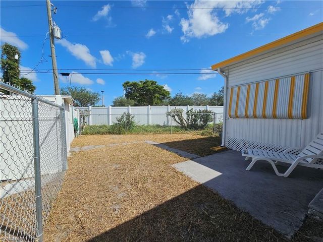 3834 Unique CIR, Fort Myers, FL 33908