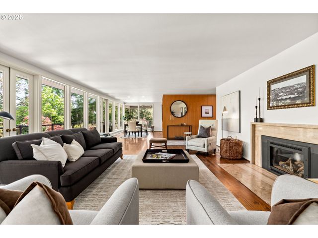 2415 FAIRMOUNT Blvd, Eugene, OR 97403