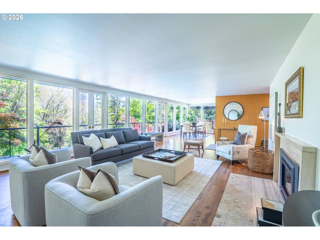 2415 FAIRMOUNT Blvd, Eugene, OR 97403