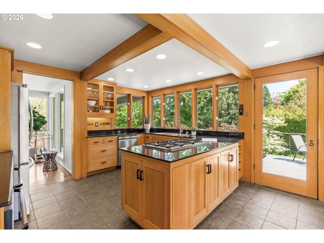 2415 FAIRMOUNT Blvd, Eugene, OR 97403