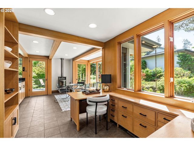 2415 FAIRMOUNT Blvd, Eugene, OR 97403