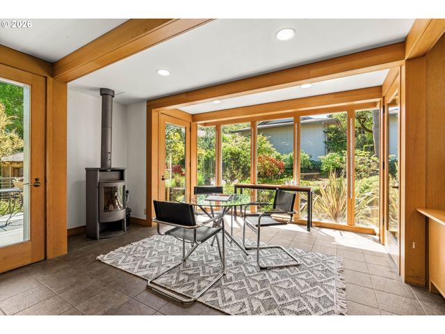 2415 FAIRMOUNT Blvd, Eugene, OR 97403