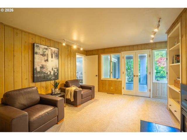 2415 FAIRMOUNT Blvd, Eugene, OR 97403