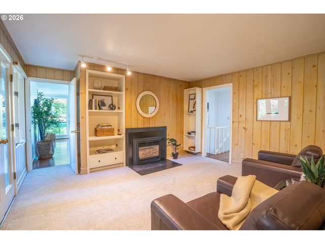 2415 FAIRMOUNT Blvd, Eugene, OR 97403