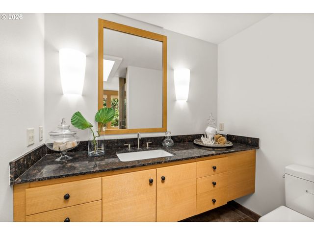 2415 FAIRMOUNT Blvd, Eugene, OR 97403