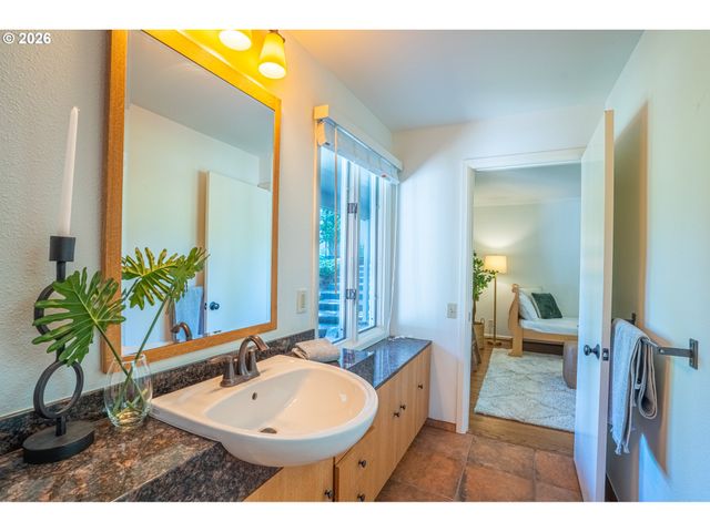 2415 FAIRMOUNT Blvd, Eugene, OR 97403