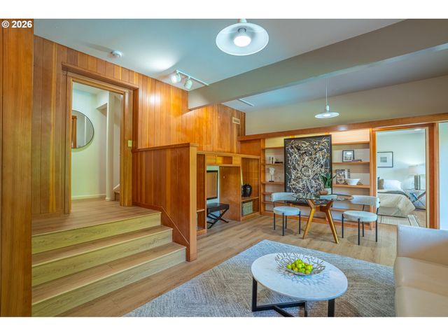 2415 FAIRMOUNT Blvd, Eugene, OR 97403