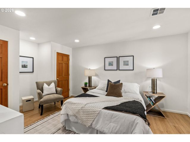 2415 FAIRMOUNT Blvd, Eugene, OR 97403