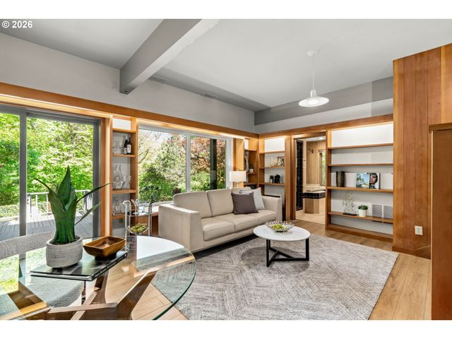2415 FAIRMOUNT Blvd, Eugene, OR 97403