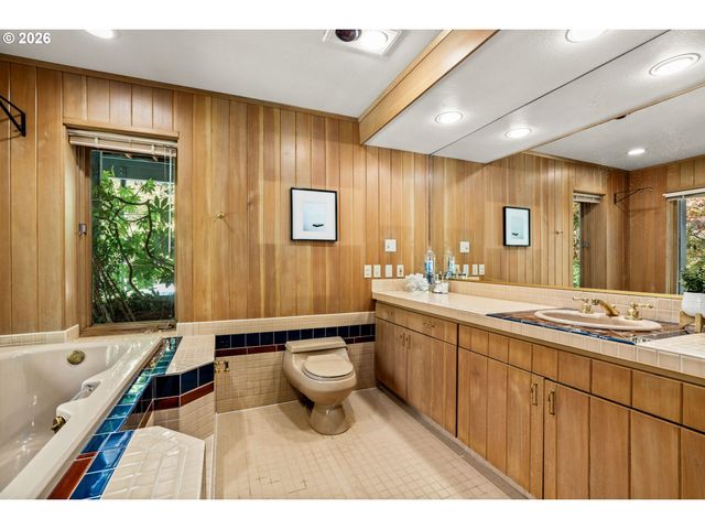 2415 FAIRMOUNT Blvd, Eugene, OR 97403