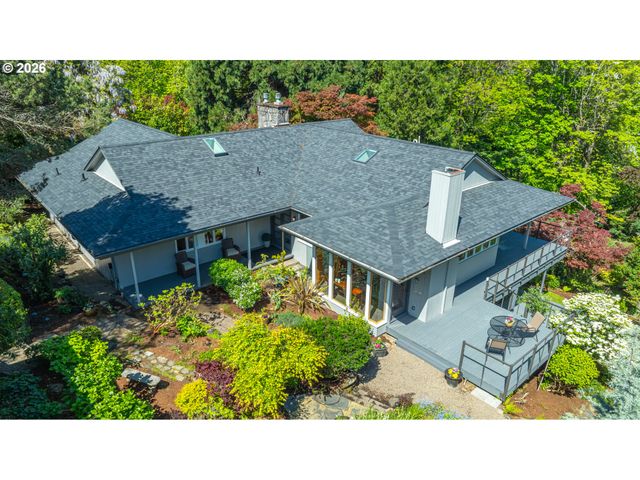 2415 FAIRMOUNT Blvd, Eugene, OR 97403
