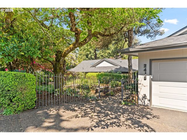 2415 FAIRMOUNT Blvd, Eugene, OR 97403