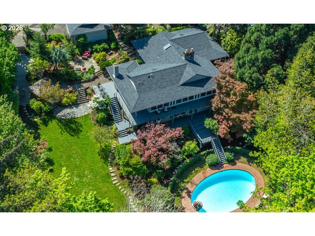 2415 FAIRMOUNT Blvd, Eugene, OR 97403