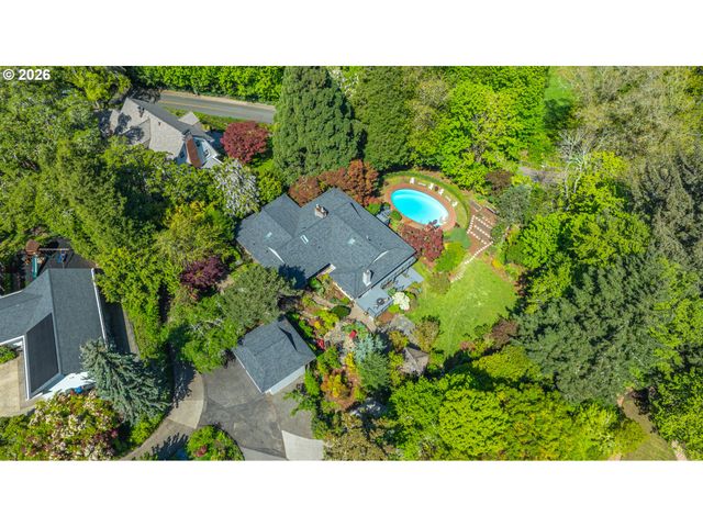 2415 FAIRMOUNT Blvd, Eugene, OR 97403
