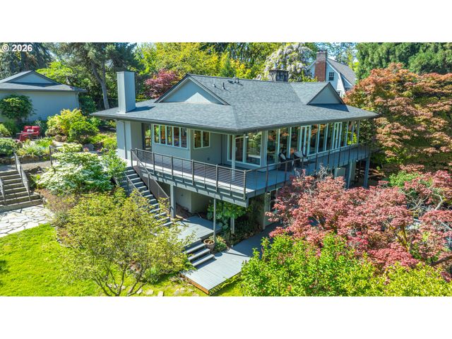 2415 FAIRMOUNT Blvd, Eugene, OR 97403