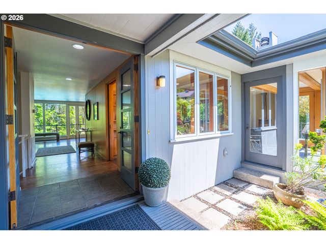 2415 FAIRMOUNT Blvd, Eugene, OR 97403