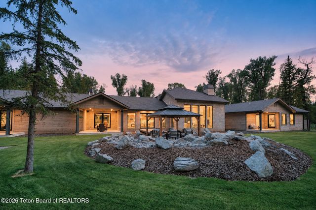 8910 PORTER LOOP, Jackson, WY 83001