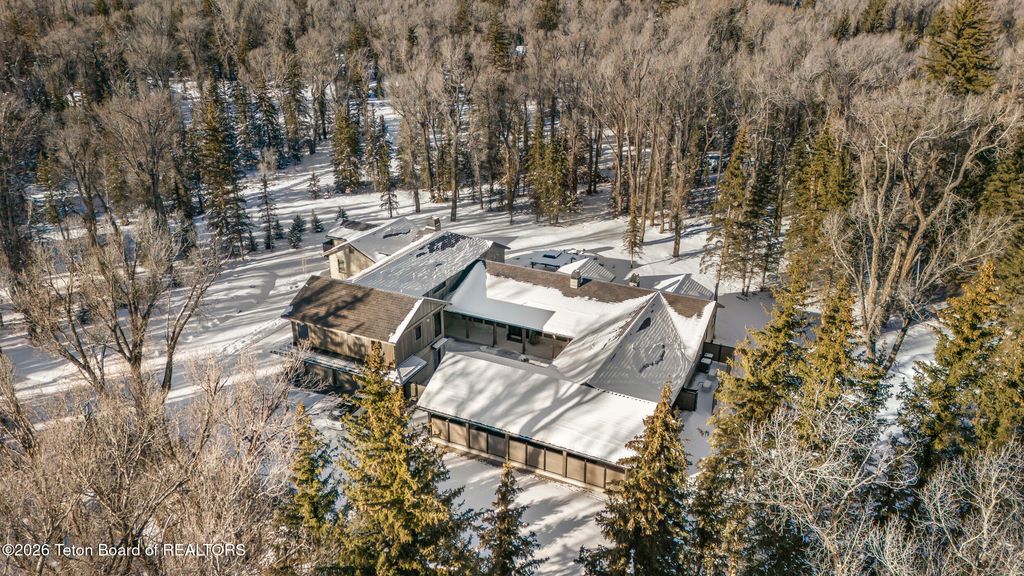 8910 PORTER LOOP, Jackson, WY 83001