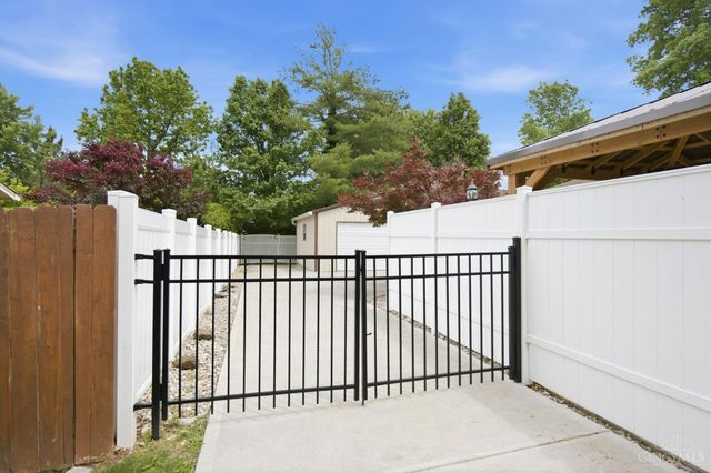 7694 Kennesaw Drive, West Chester, OH 45069