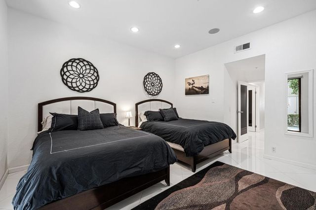 2601 S Broadmoor 24, Palm Springs, CA 92264