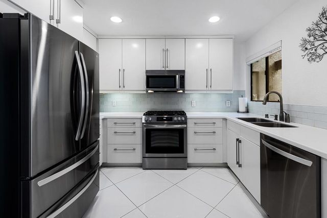 2601 S Broadmoor 24, Palm Springs, CA 92264