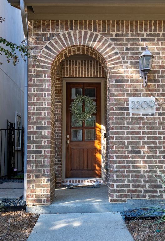 2209 Longwood Drive, Carrollton, TX 75010 — photo 3