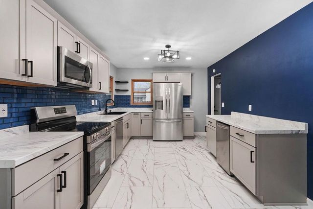 1027 Thomas Street, Janesville, WI 53545