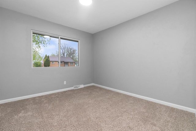 1027 Thomas Street, Janesville, WI 53545