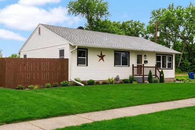 1027 Thomas Street, Janesville, WI 53545