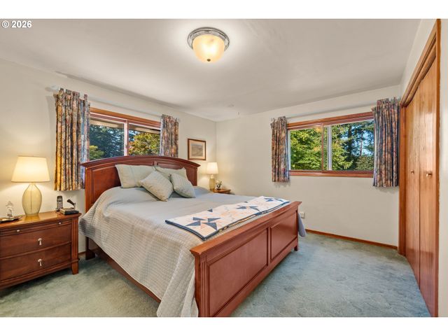 33512 Se HURLBURT Rd, Corbett, OR 97019