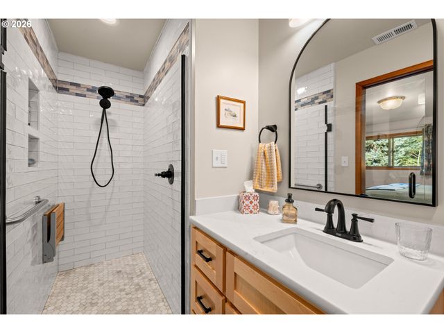 33512 Se HURLBURT Rd, Corbett, OR 97019