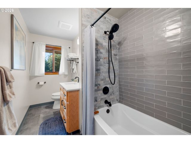 33512 Se HURLBURT Rd, Corbett, OR 97019