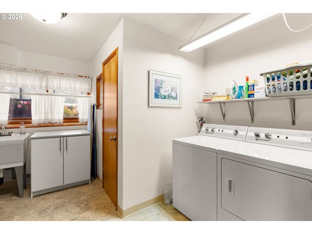 33512 Se HURLBURT Rd, Corbett, OR 97019