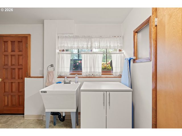 33512 Se HURLBURT Rd, Corbett, OR 97019